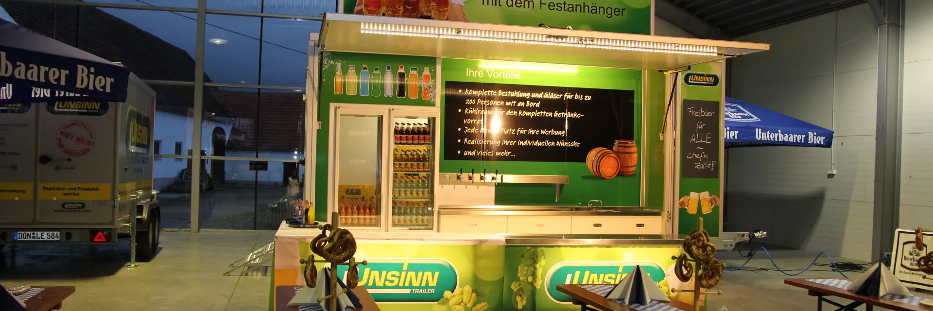 UNSINN Ausschankwagen beleuchtet