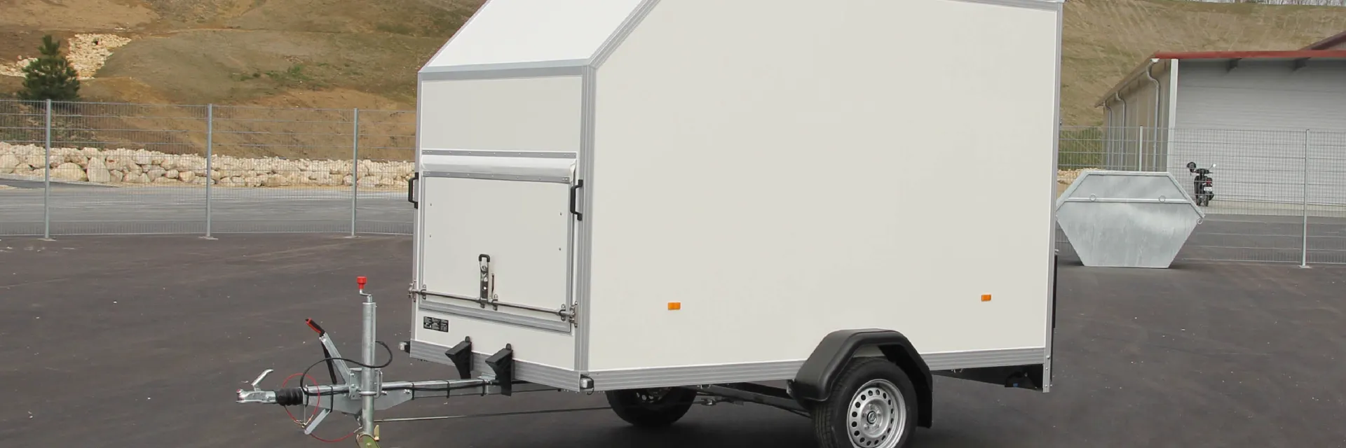 Kofferanhänger mit Frontklappe 