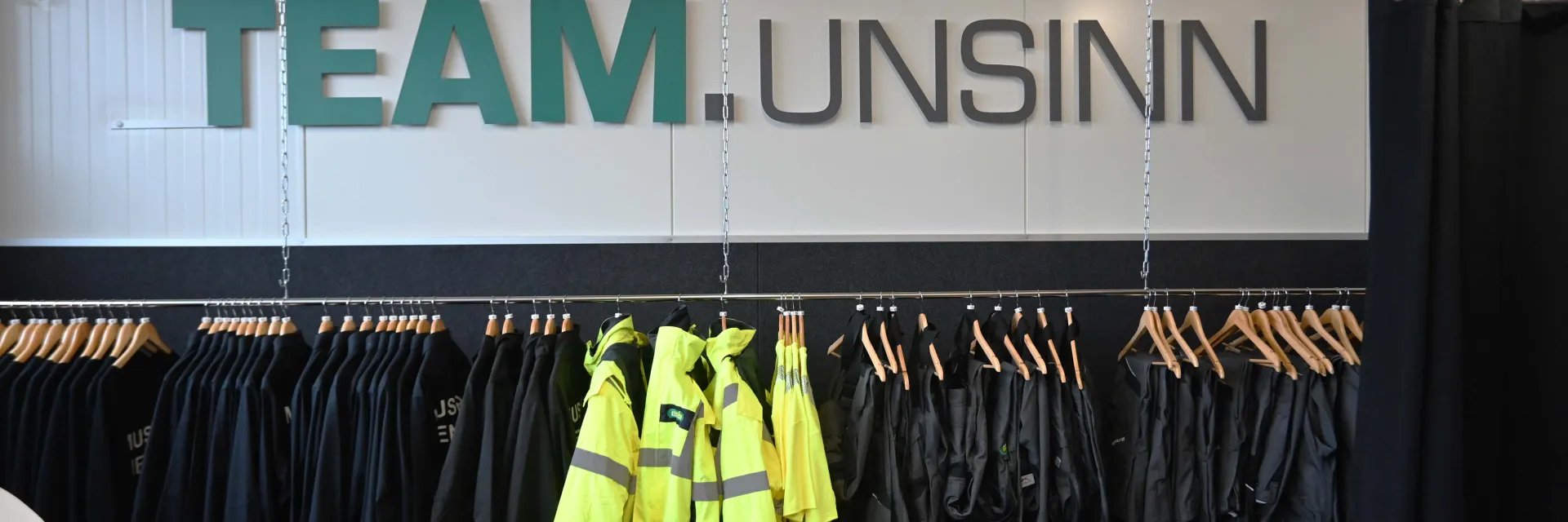 UNSINN Bekleidungsanprobe 