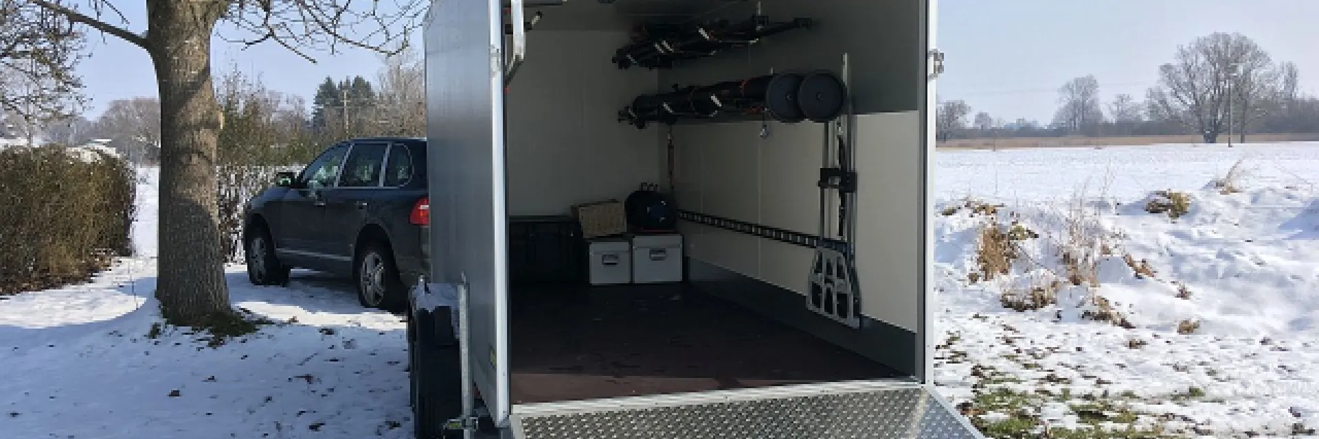 Kofferanhänger mit Klappe 