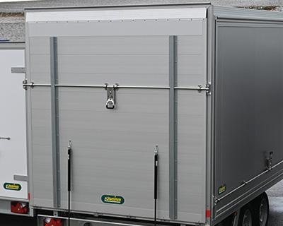 Heckklappe mit querliegendem Edelstahl-Drehstangenverschluss, Durchgangsmaß B x H 2200 x 2000 mm, Innenhöhe 2100/2300 mm